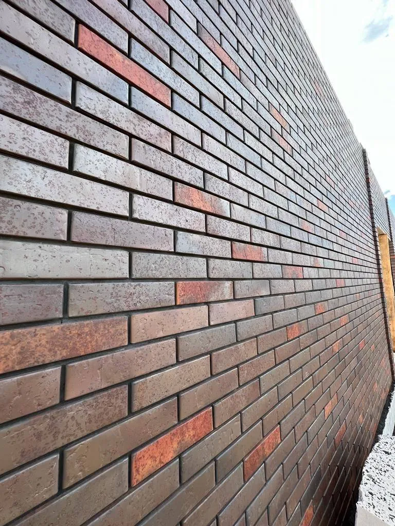 Дом из кирпича Антрацит Лава